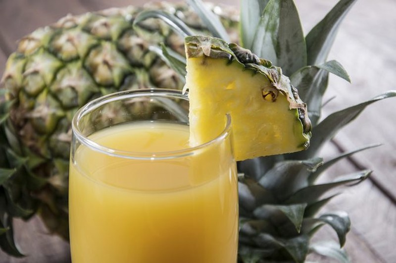 Trong dứa có nhiều chất xơ và vitamic C rất tốt cho việc giảm mỡ bụng
