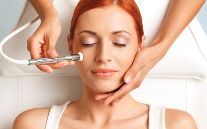 Trẻ hóa da bằng tia laser là công nghệ thẩm mỹ giúp cải thiện da bị lão hóa