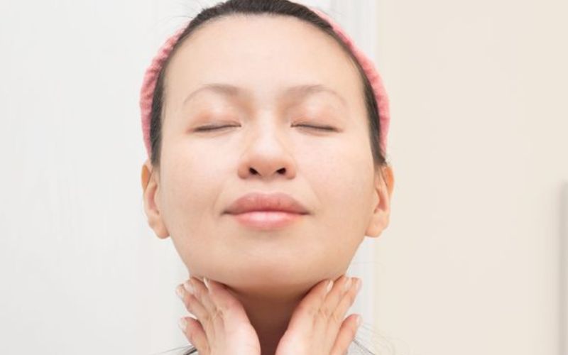 cách massage nâng cơ mặt -11